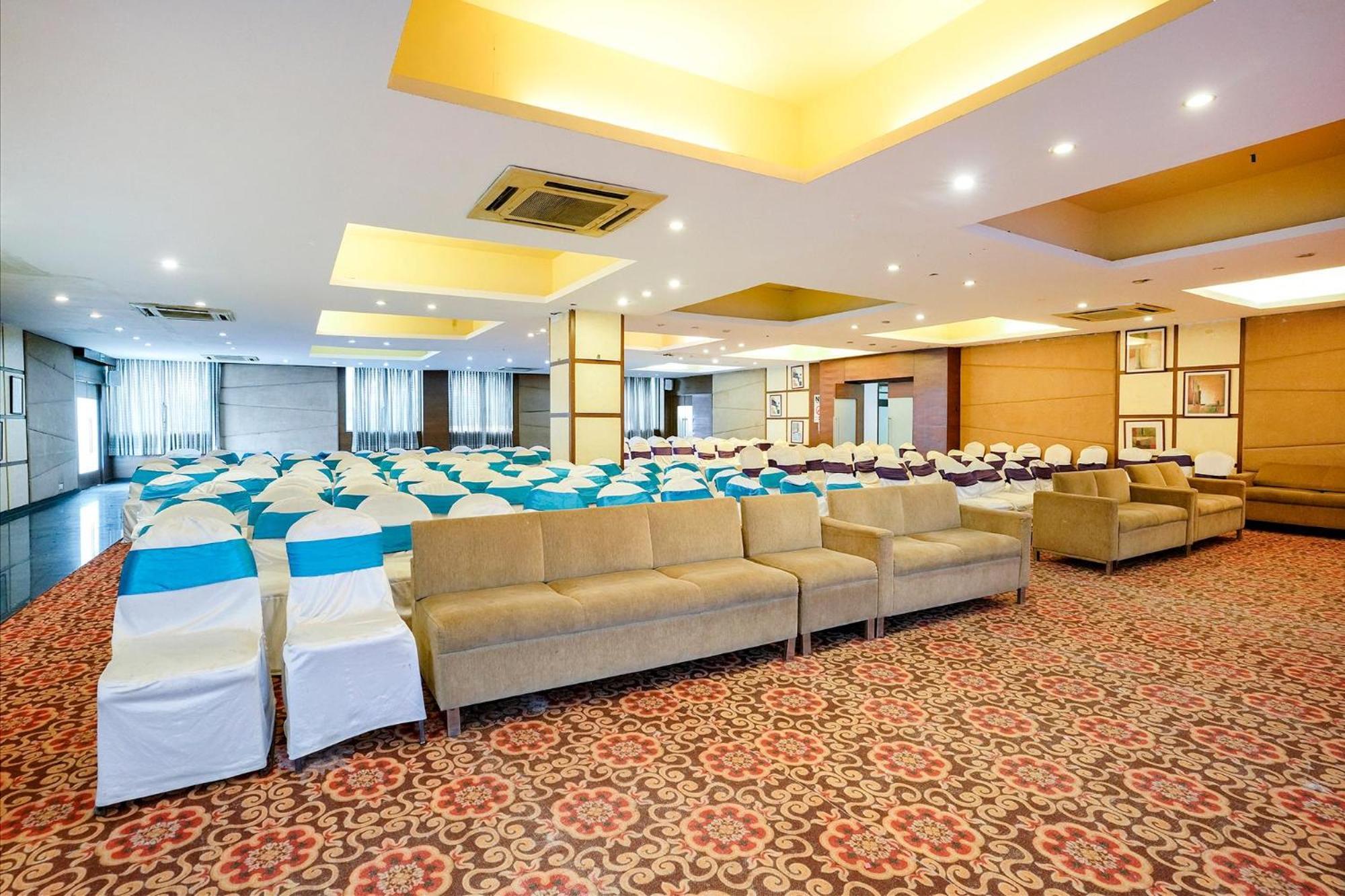 Fabhotel Cambay Sapphire Ahmedabad Exterior photo