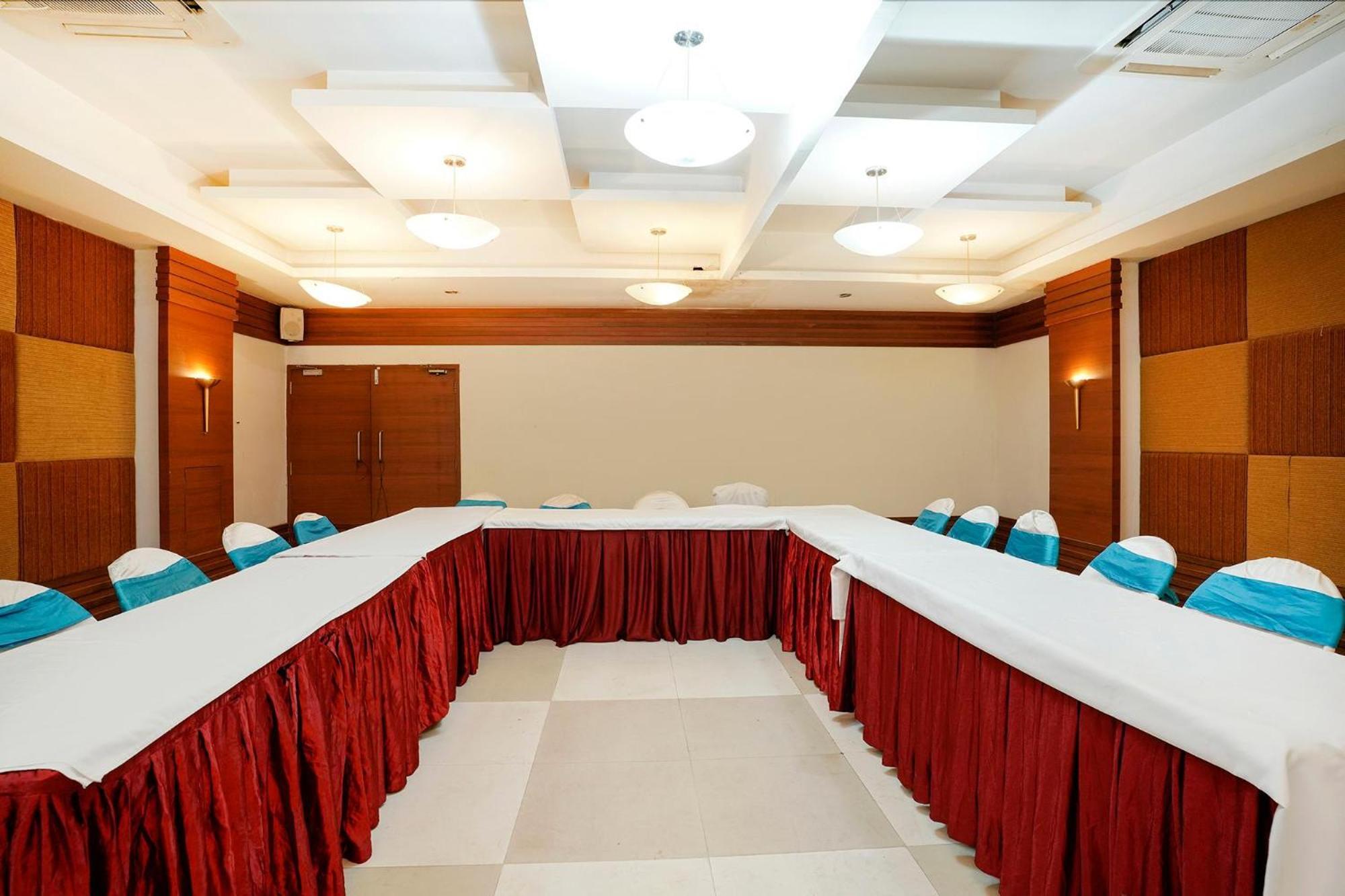Fabhotel Cambay Sapphire Ahmedabad Exterior photo