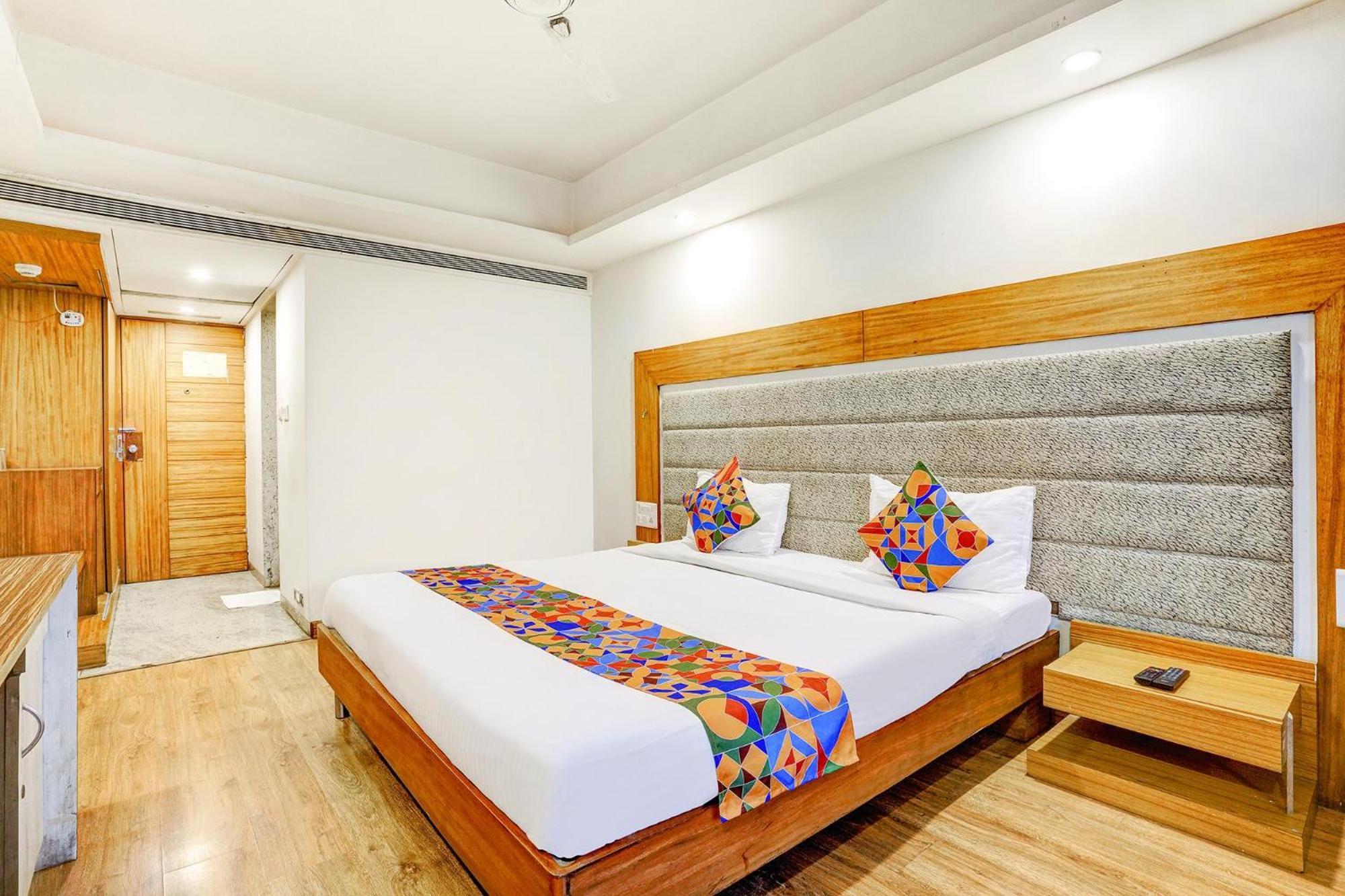 Fabhotel Cambay Sapphire Ahmedabad Exterior photo