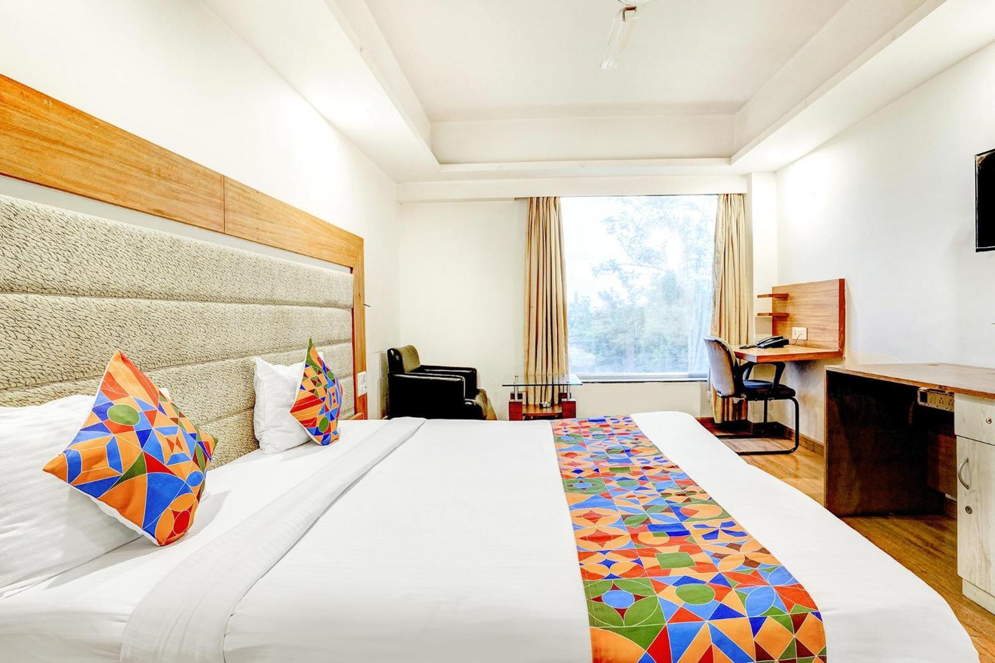 Fabhotel Cambay Sapphire Ahmedabad Exterior photo