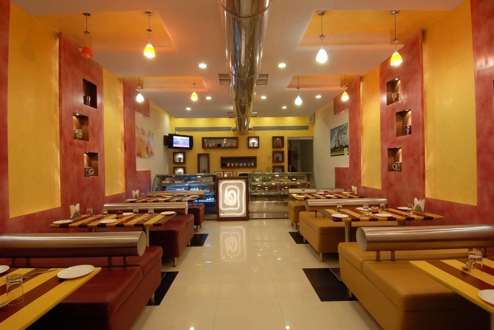 Fabhotel Cambay Sapphire Ahmedabad Restaurant photo