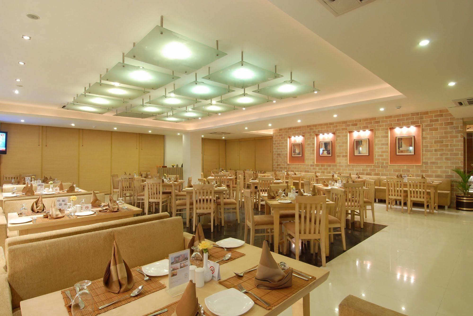 Fabhotel Cambay Sapphire Ahmedabad Exterior photo